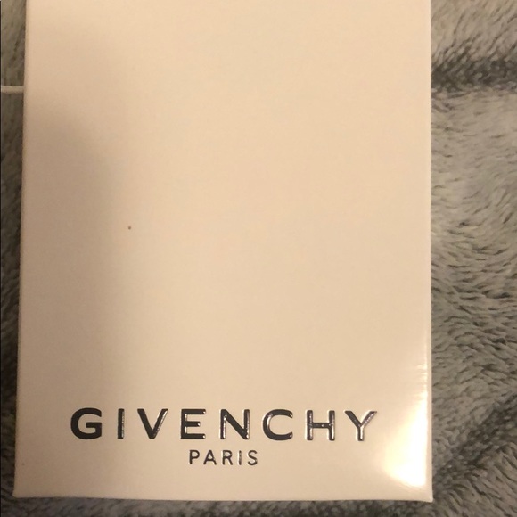 NWT Givenchy Embroidered Logo Wool Beanie - Picture 3 of 6